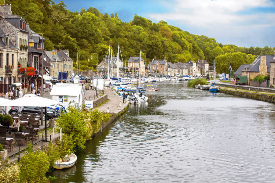 dinan-ville-bretagne-adobe-stock