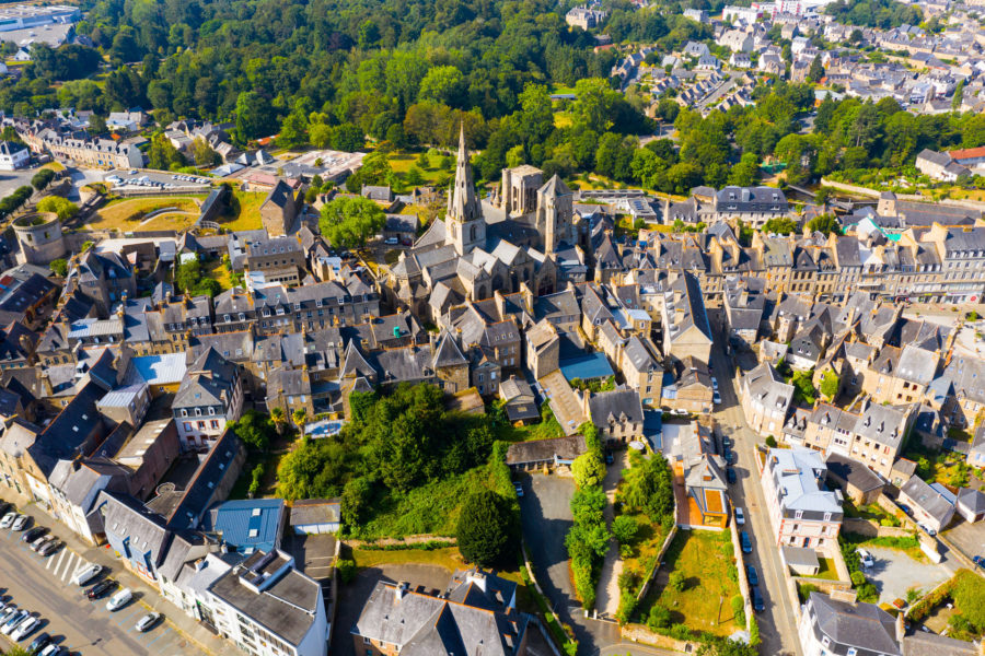 guingamp-ville-bretagne-adobe-stock