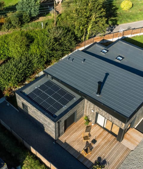 Extension maison avec panneaux photovoltaïques