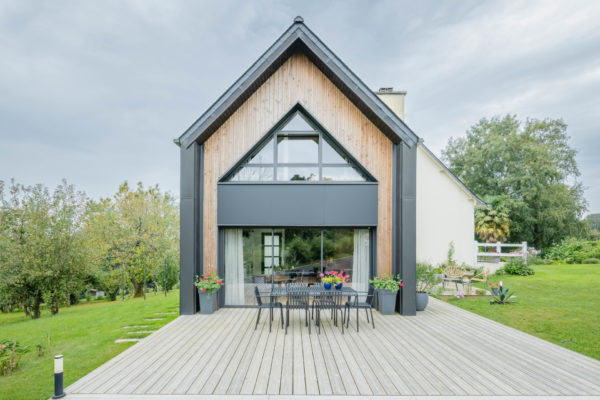 Extension en bois avec une terrasse