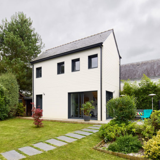 extension-maison-2pentes-ardoises-extenbois